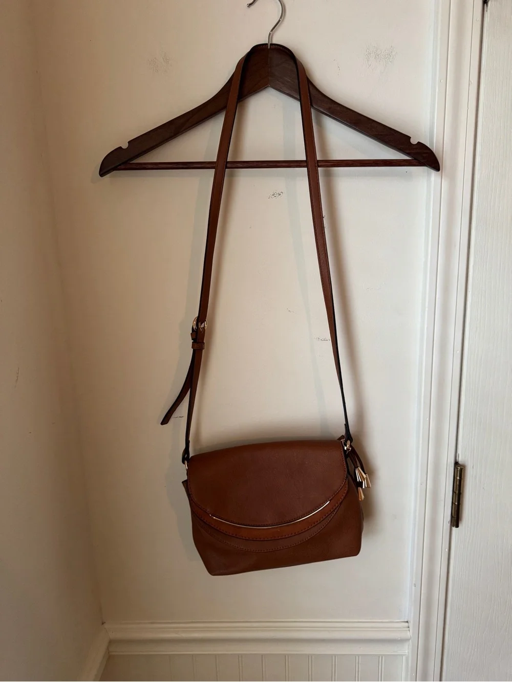 Brown LC Lauren Conrad Blair crossbody bag rose gold-tone and adjustable strap